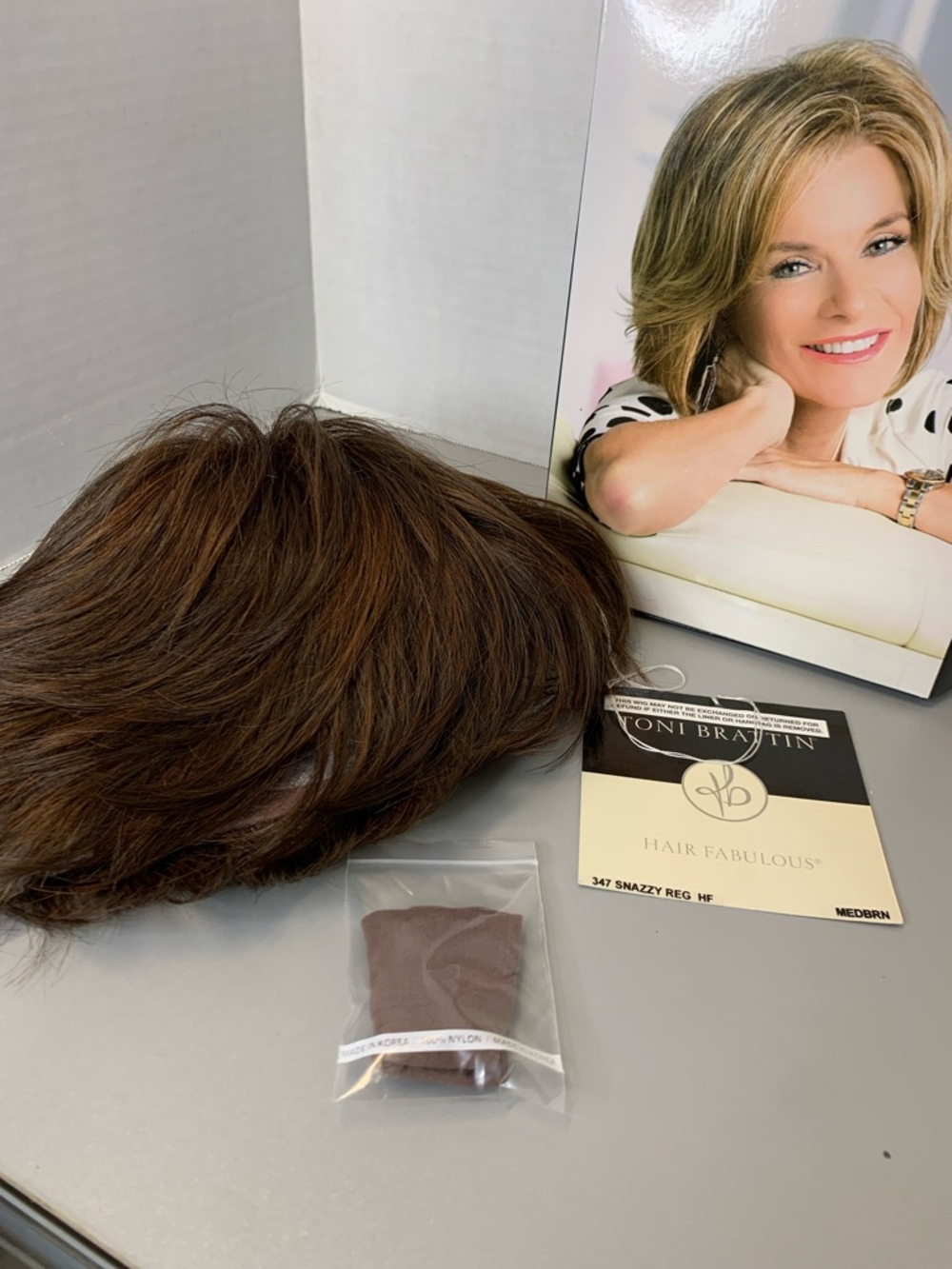 Toni Brattin Short Medium Brown 347 SnazzyWig Classic Styled Finish all w/tags - Picture 10 of 12